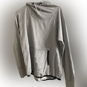 Cute light work out long sleeves jacket.